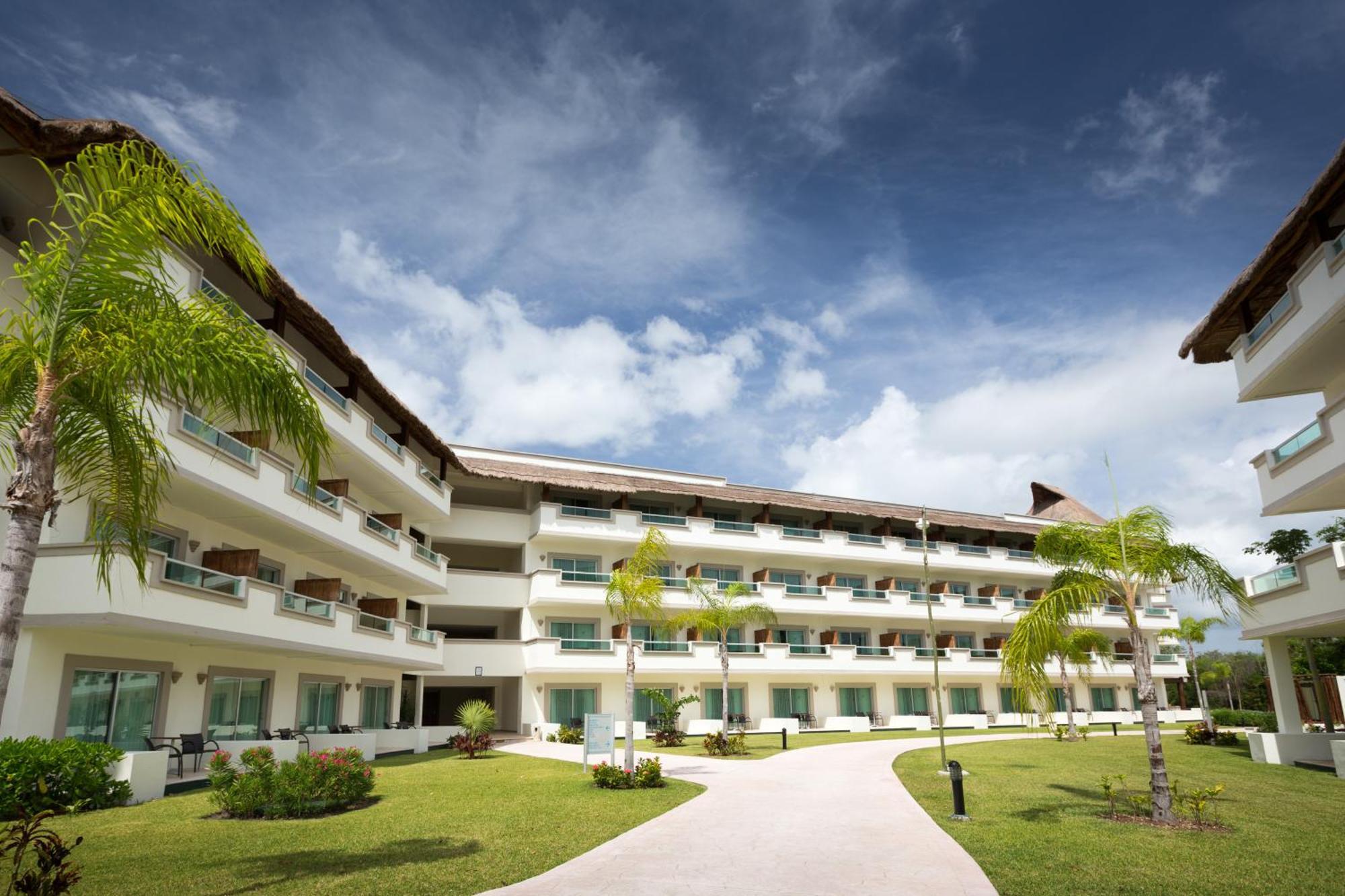 Deluxe Partial Ocean View